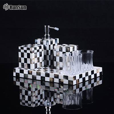 https://www.runsun-trans.com/storage/2022/01/2022-New-Creative-checkered-black-and-white-bathroom-accessories-set.jpg